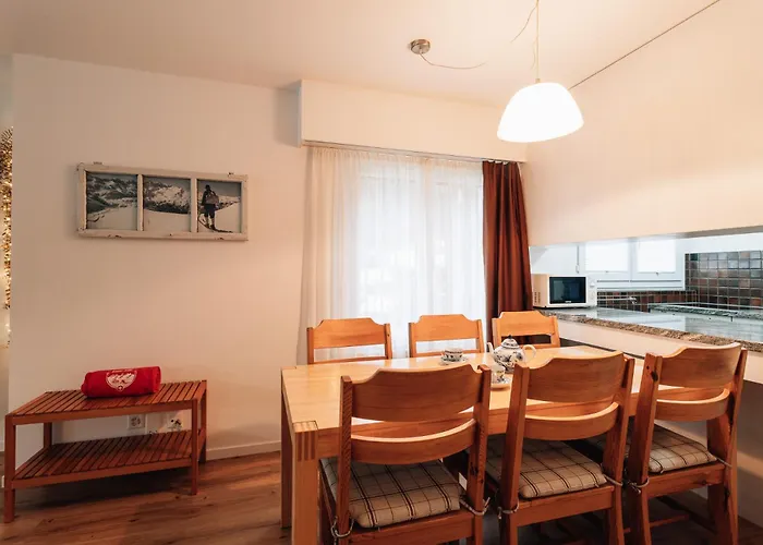 Homes Casa Curnera 1-6 *